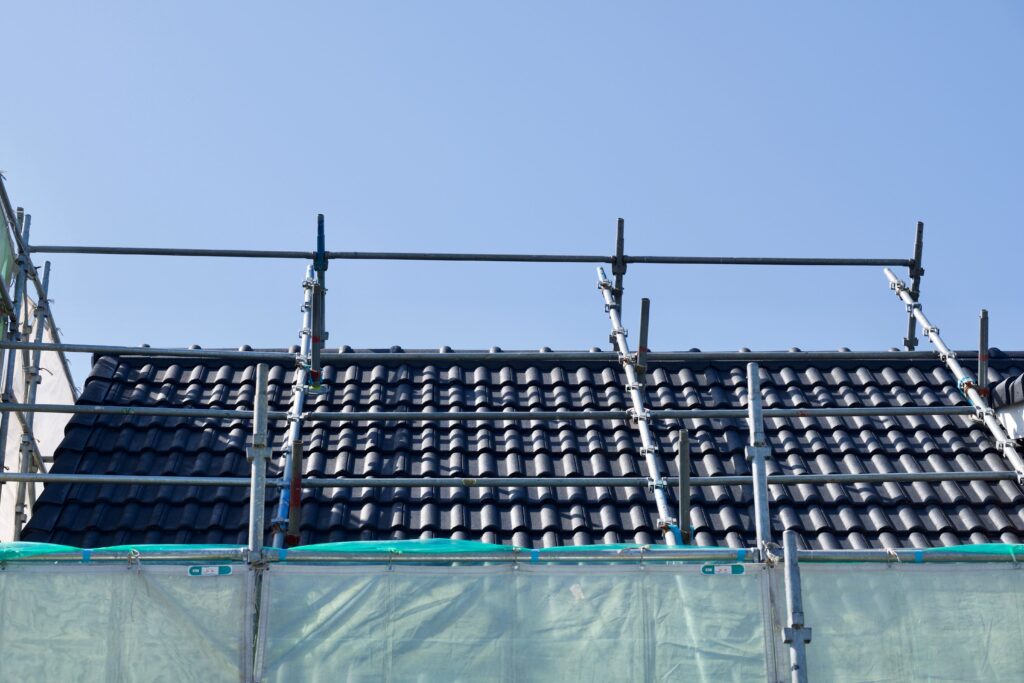 コロニアル屋根塗装の基礎知識と劣化サインを完全解説【株式会社横浜美建設｜神奈川県横浜市】